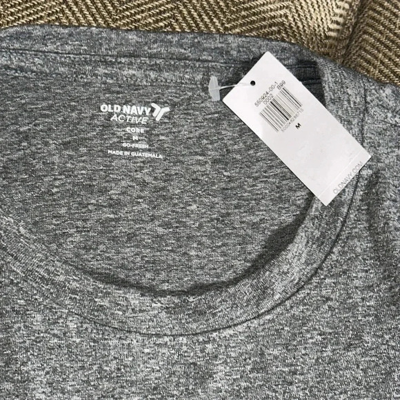 NWT OLD NAVY ACTIVE CORE SIZE M GRAY SHORT SLEEVE TEE SHIRT - Picture 3 of 3